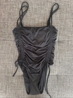 Carve Designs Jessa One Piece Swimsuit Black Ruched Side Cinch UPF 50 Medium